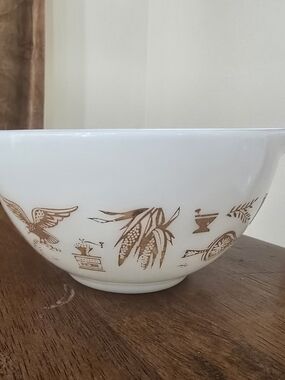 Vintage Pyrex Early American 1 1/2 Quarts Model #441 Patriotic Eagle USA Brown